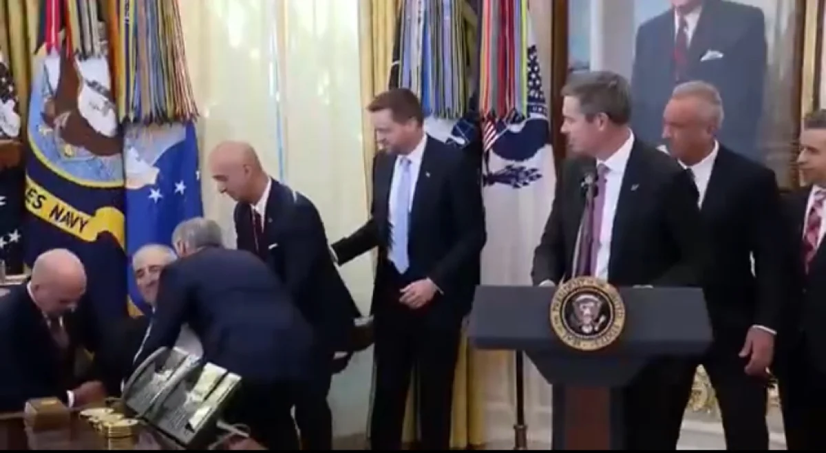 Топ-менеджер производителя Ozempic потерял сознание на встрече с Трампом в Белом доме