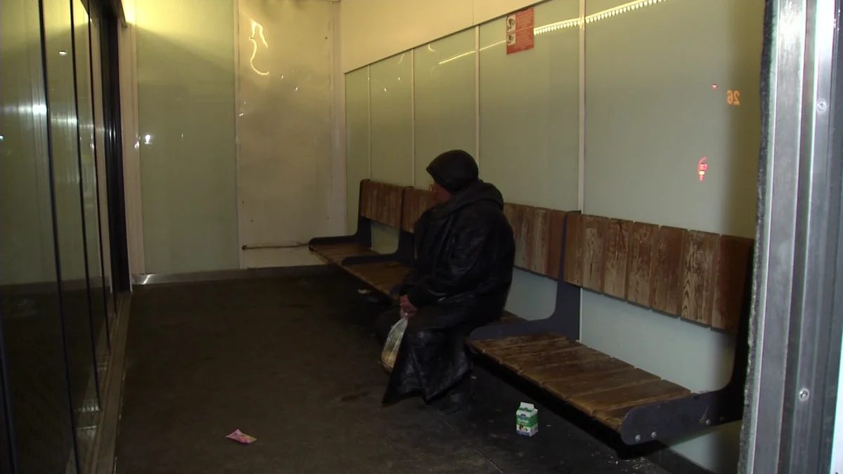 Жолаушылар жылы аялдамаға кіре алмай жүр