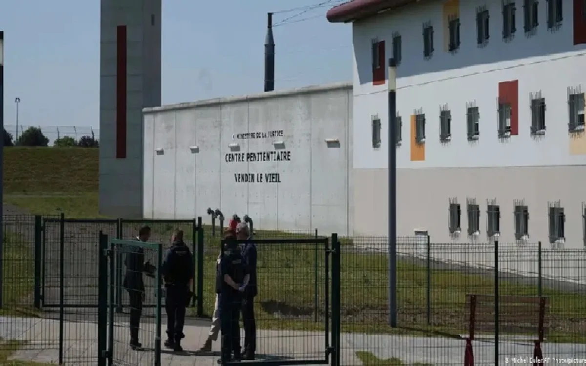 Парижде теракт жасамақ болды деген күдікпен үш әйел қамауға алынды