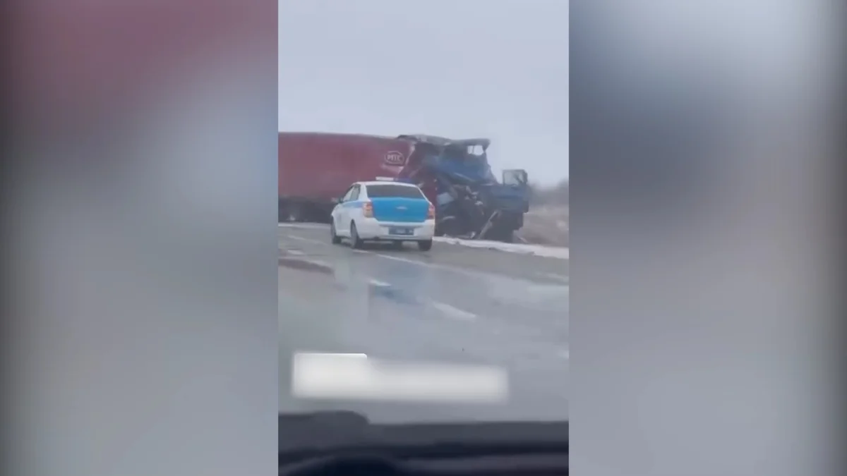 Павлодарда автобус аударылып, 17 адам жарақат алды