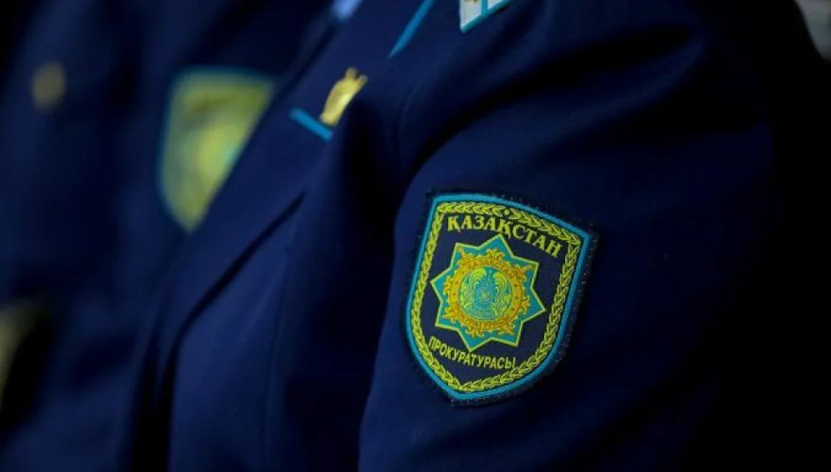 Сотрудника транспортной прокуратуры Мангистау задержали за мошенничество