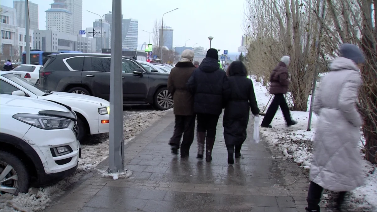 Жаяу жүргіншілер жолы неге қар мен мұздан тазартылмай жатыр?