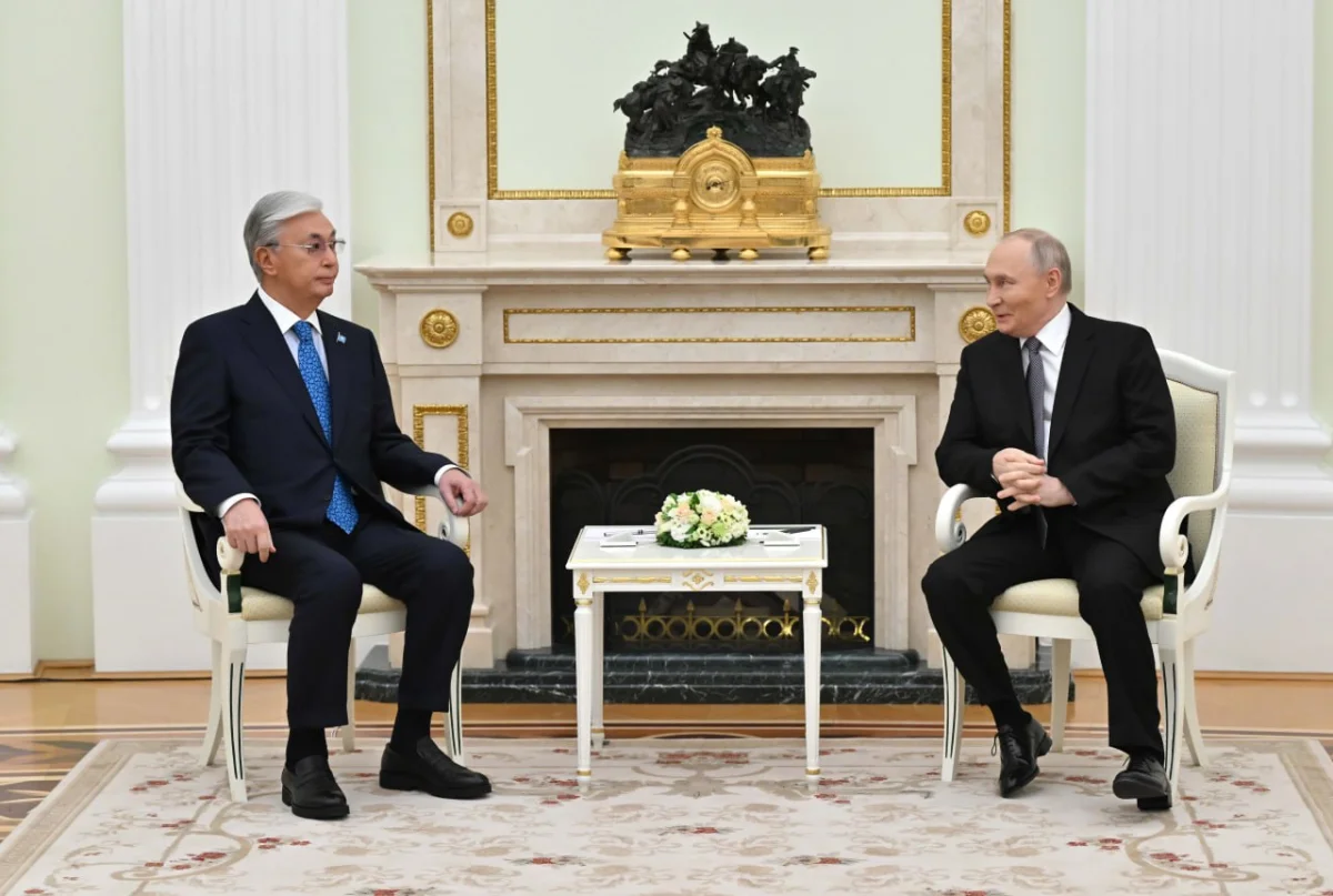 Токаев и Путин более 2,5 часов беседовали в неформальной обстановке