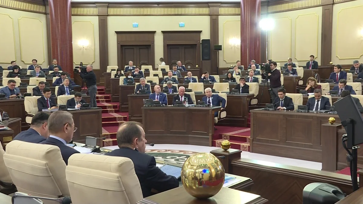 "Мужчины могут держаться за руки" - депутаты рассказали о нюансах по запрету на ЛГБТ-пропаганду