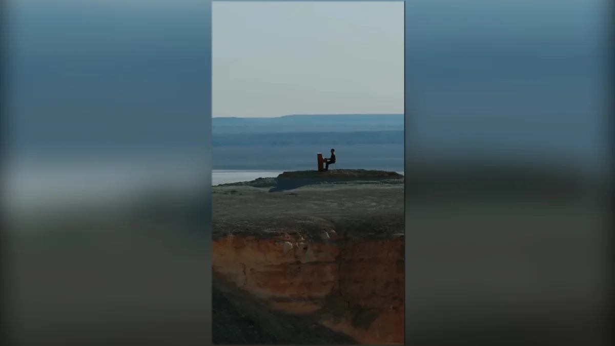 Танымал пианист Бозжырада әлемдік туындыны орындады