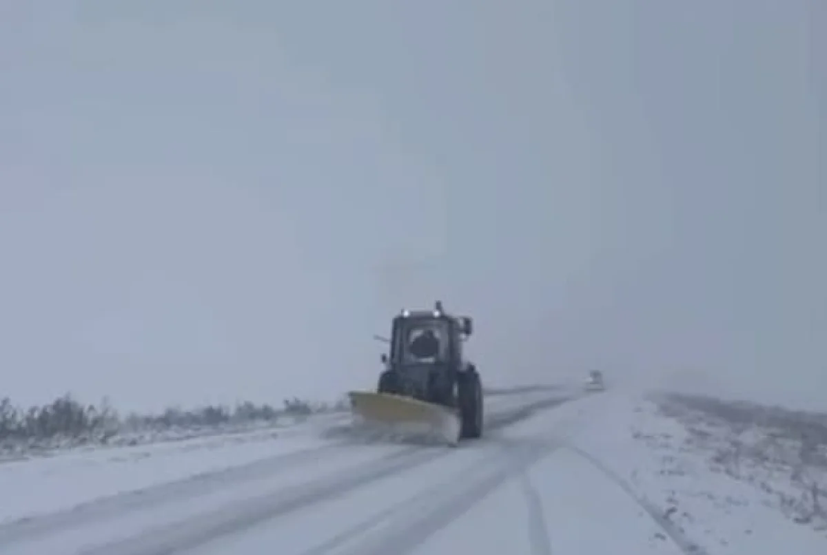Дороги закрыли в двух областях Казахстана из-за непогоды