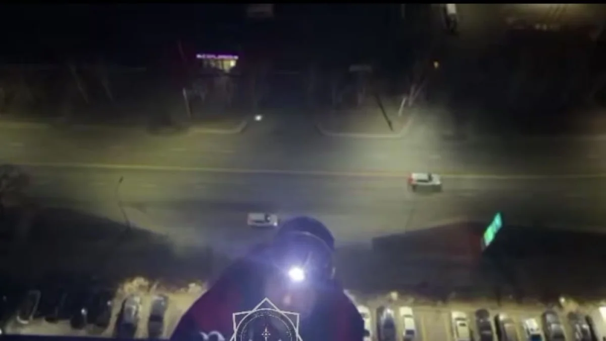 Карагандинка пыталась выброситься с 17 этажа