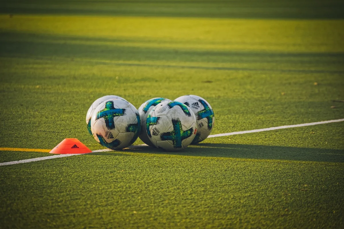 В Лейпциге до 10 тысяч футбольных фанатов протестовали против системы распознавания лиц на стадионах