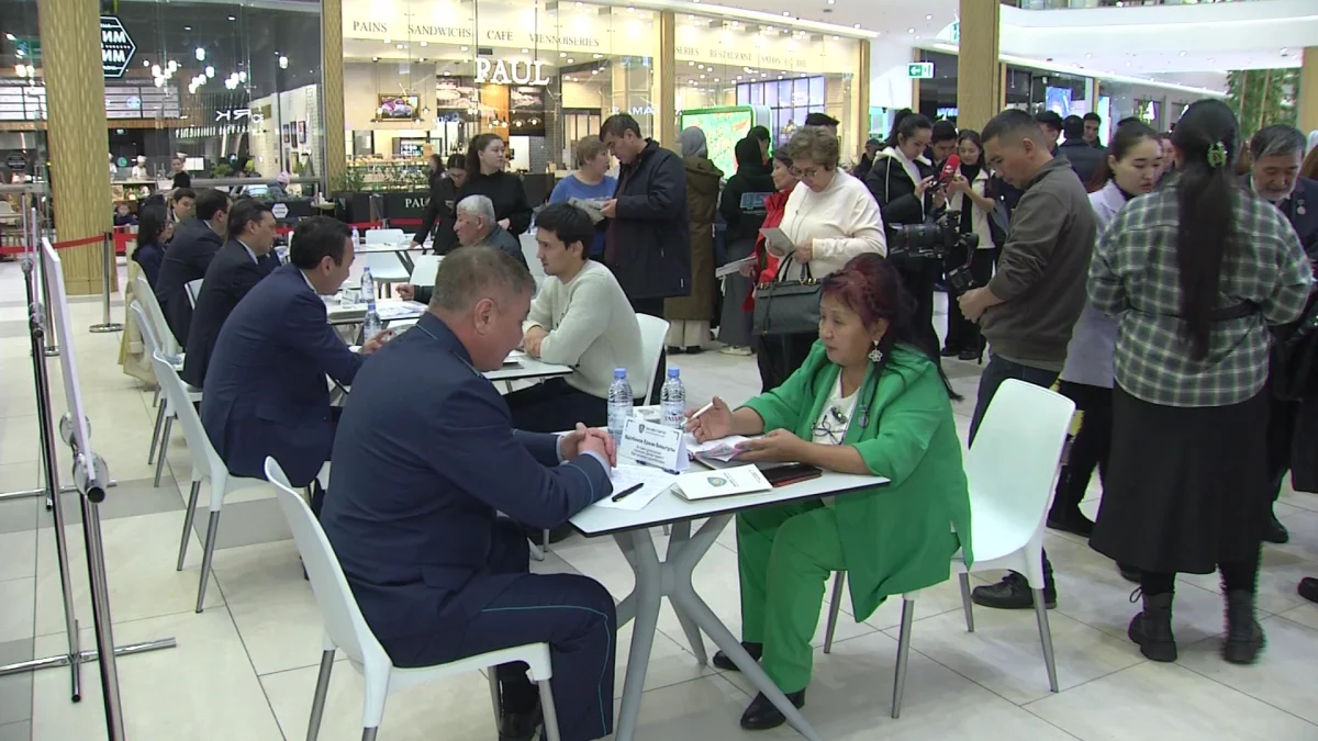 Тұрғындарға тегін кеңес берді