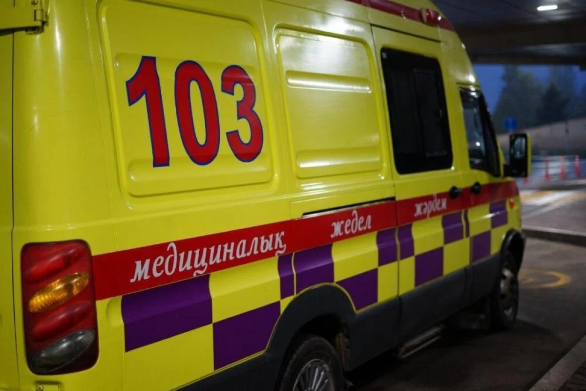 Үстіне кондиционер құлаған фельдшер қаза тапты