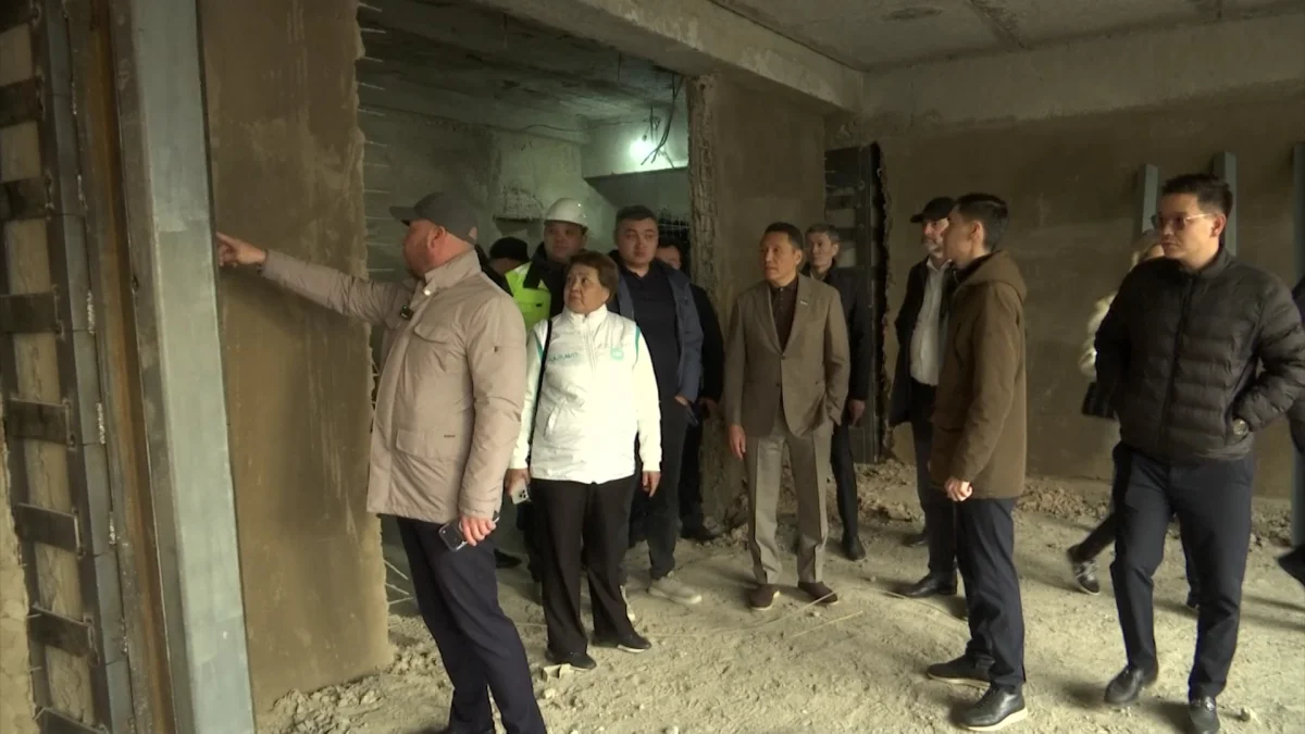 Неровные стены, осыпающая штукатурка: ремонт поликлиники раскритиковали в Алматы