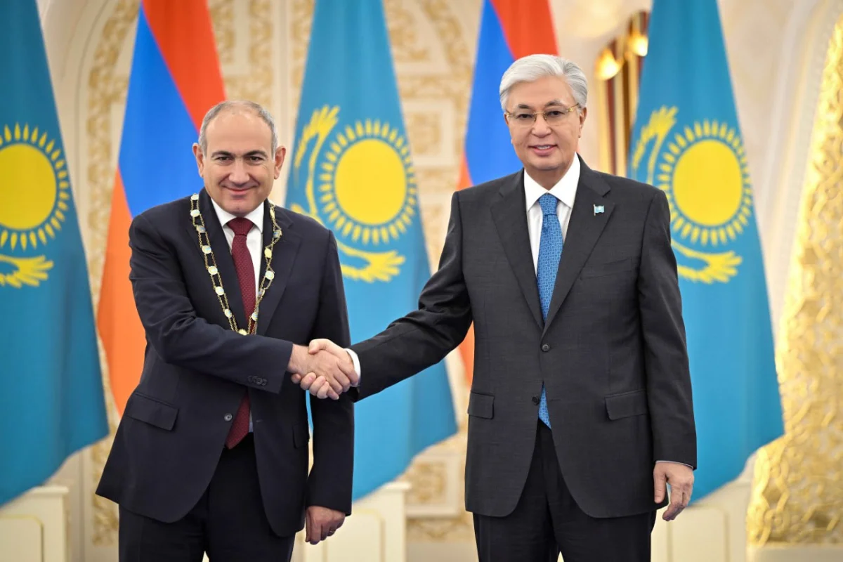 Президент Казахстана наградил Премьер-министра Армении орденом «Алтын Қыран»