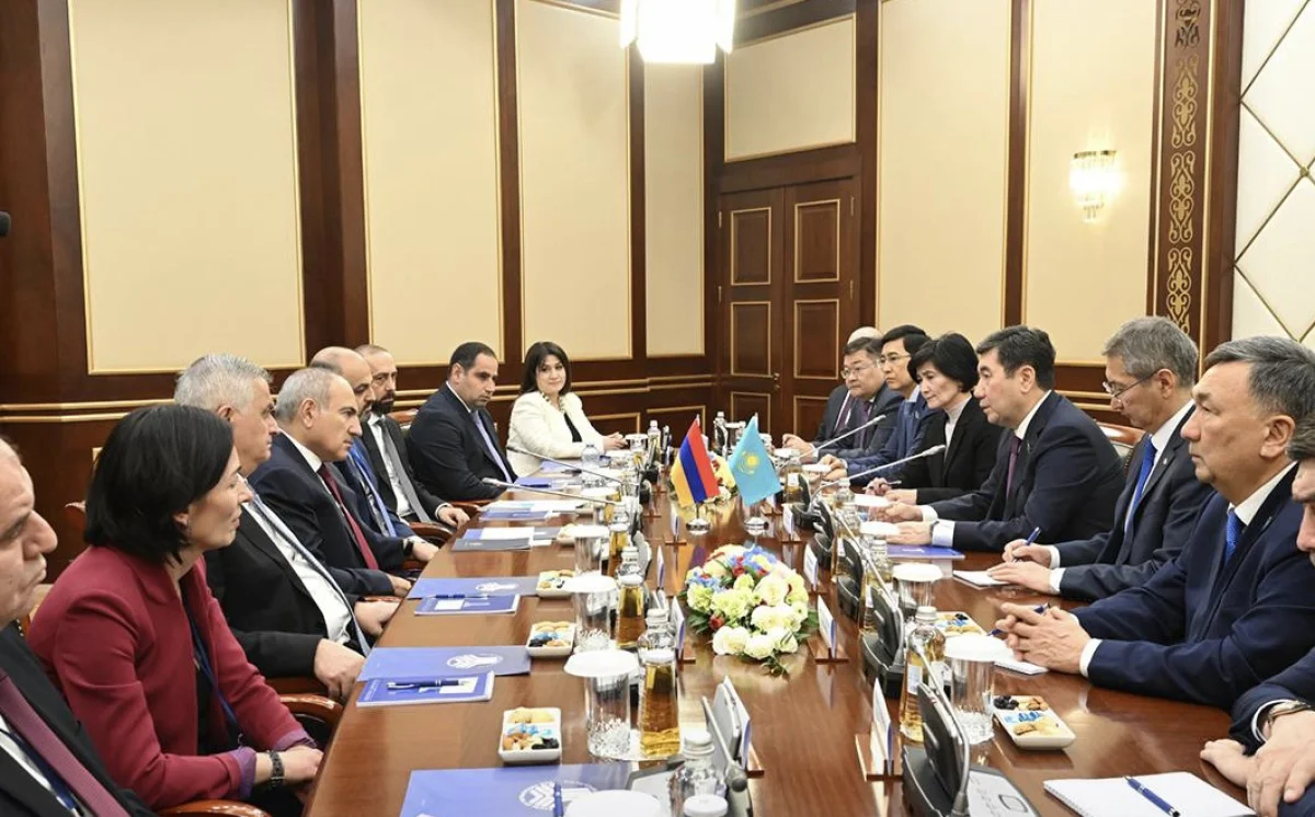 Спикер Мажилиса встретился с Премьер-министром Армении