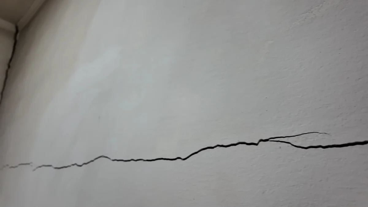 Пострадавшему от паводка североказахстанцу отремонтировали дом после приезда журналистов в Петропавловске