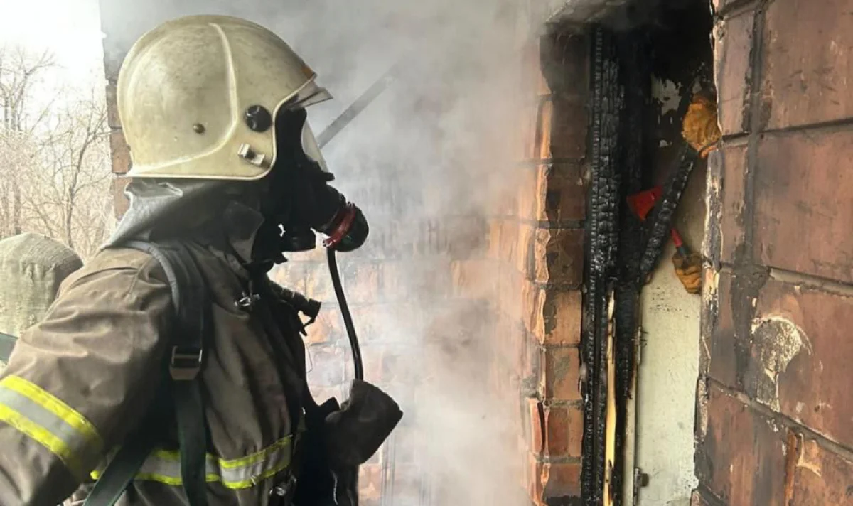 В Алматы пожар на СТО — предотвращён взрыв газового баллона