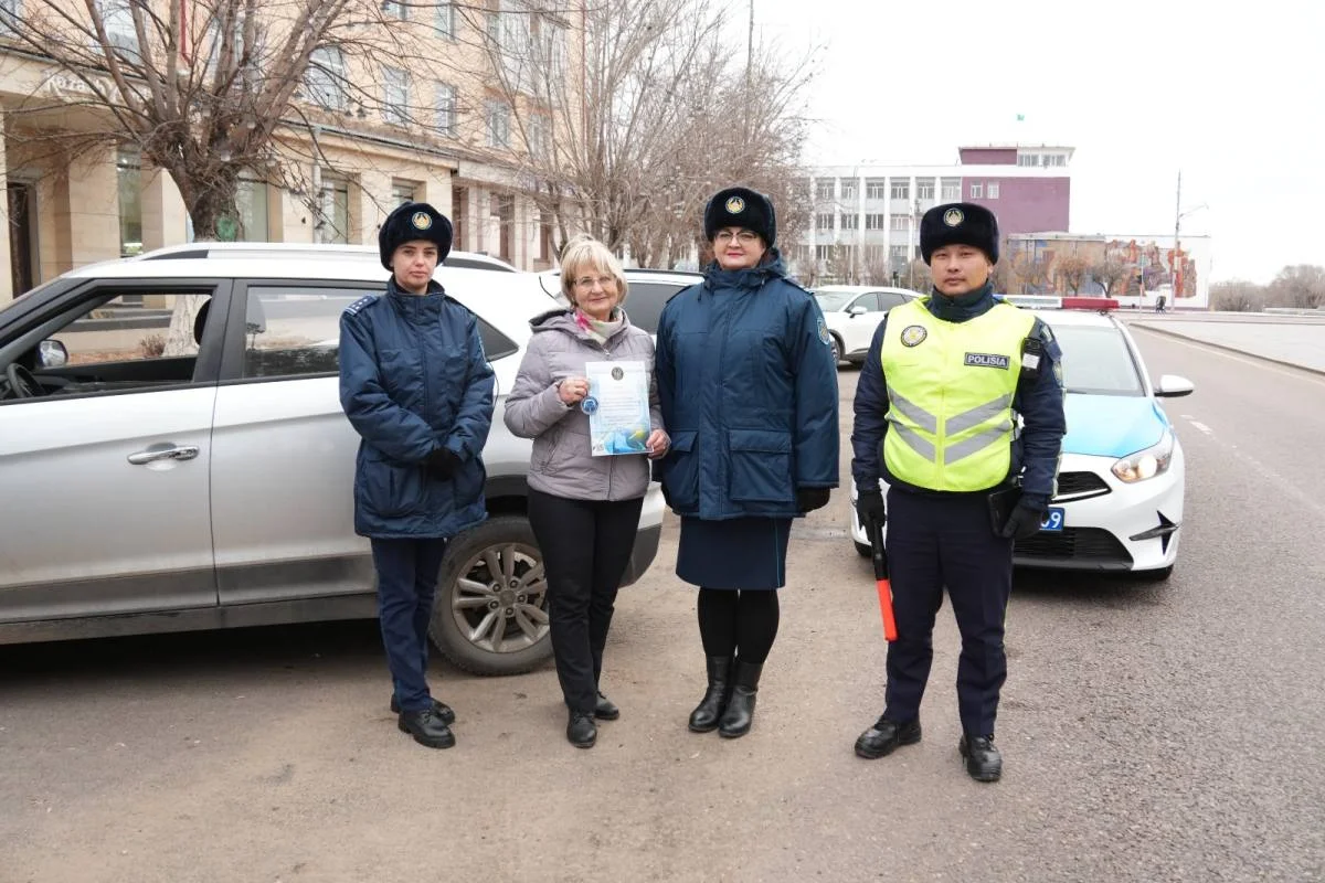 В Караганде женщина-водитель 30 лет не нарушала ПДД и стала примером для других