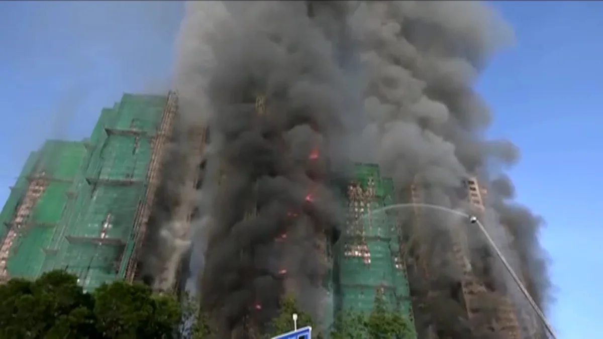 55 человек погибли в Гонконге: самый смертоносный пожар в истории