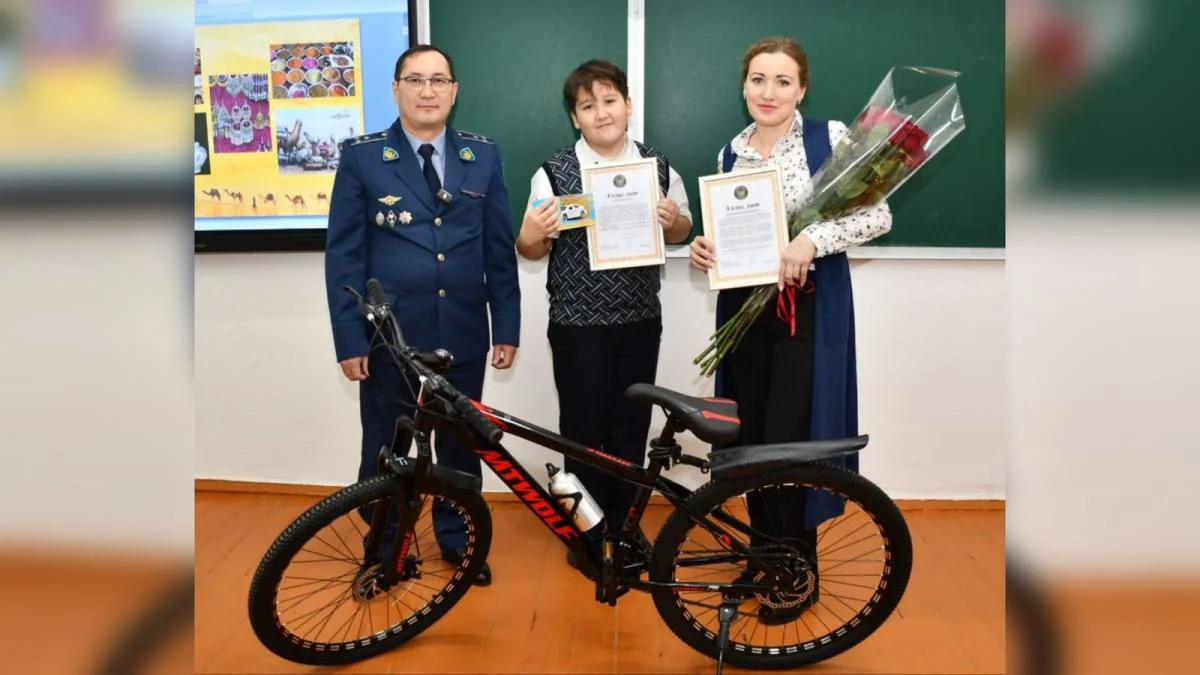 Ақмола облысында полиция құқық бұзушылықты анықтаған 10 жасар баланы марапаттады