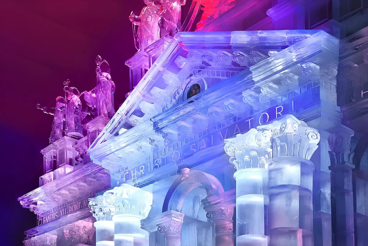 Церковь из 225 тонн льда построили в Словакии