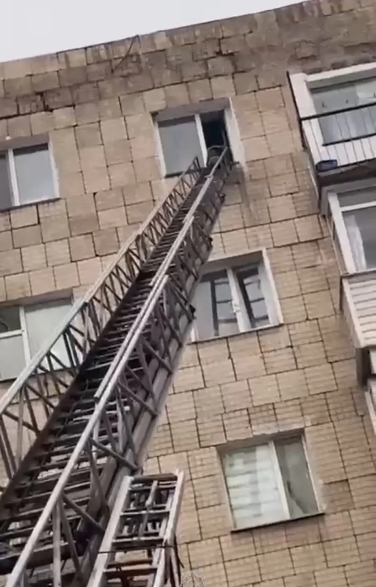 Балалар қамалып қалды