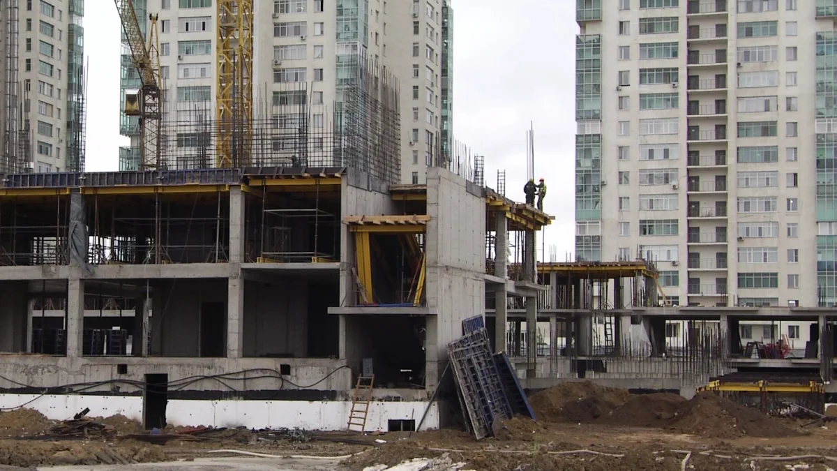 Ажиотаж на рынке жилья создаётся строительными компаниями, - Е.Нагаспаев