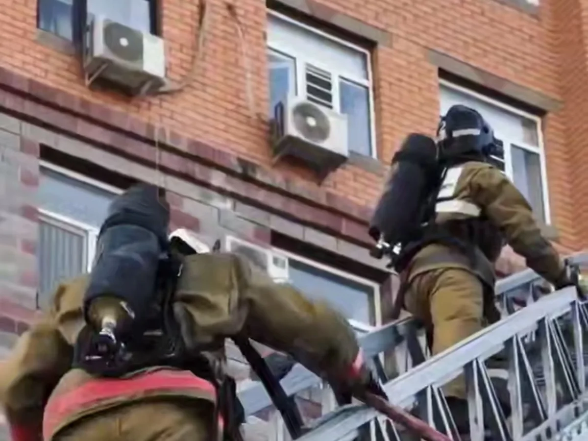 13 человек спасли из горящего дома в Кызылорде