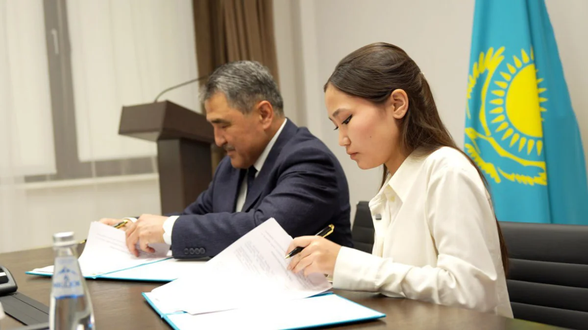 Мектеп оқушысы Су ресурстары және ирригация министрлігімен меморандумға қол қойды: министр Нұржан Нұржігітов ауадан су жинауға арналған ғылыми жобаның авторымен кездесті