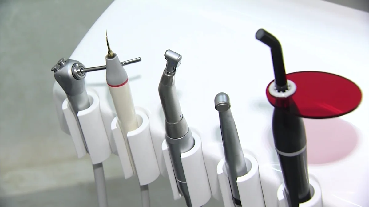 Алматыда стоматолог-дәрігер клиенттен қосымша ақша сұрап, 2 жарым жасар бүлдіршінді 4 сағат бойы наркоздан оятпай ұстаған