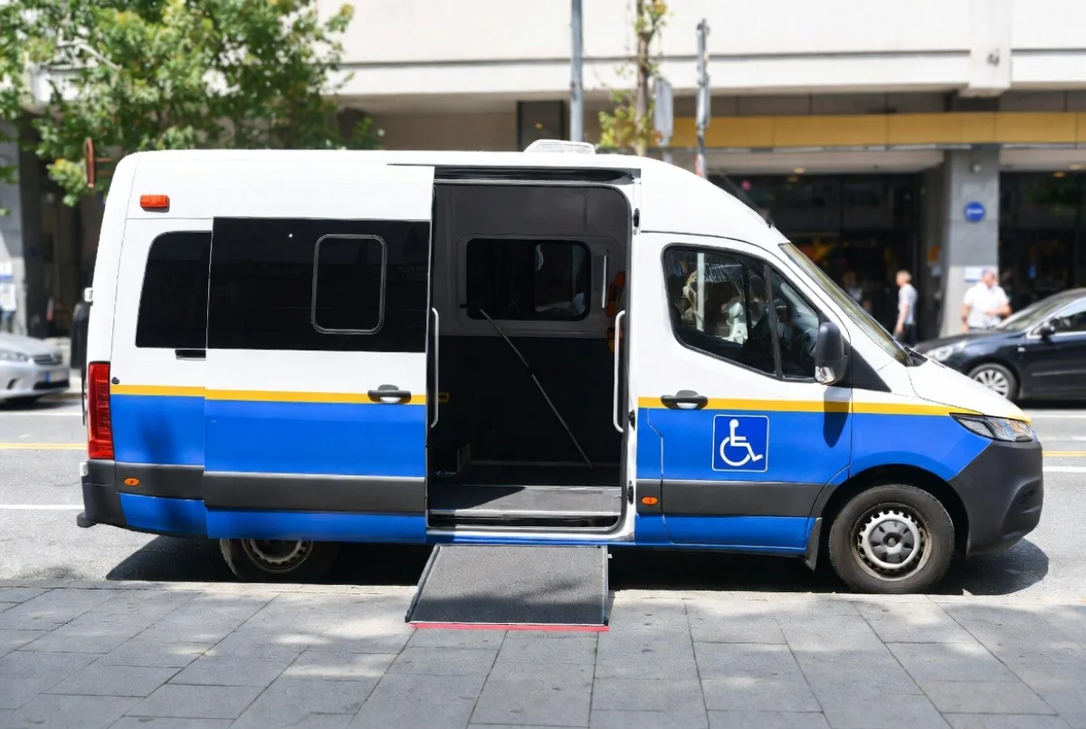 В Алматы людям с ограниченными возможностями вернули круглосуточный доступ к услуге «Инватакси»