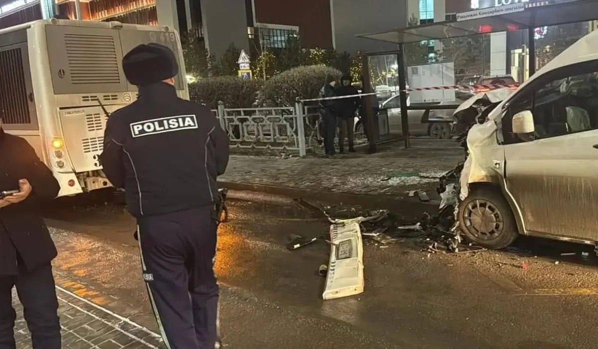 Астанада екі автобус соқтығысып, бір адам қаза тапты