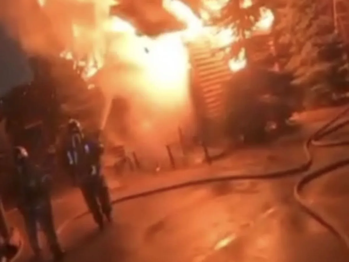 Огонь уничтожил баню в Астане