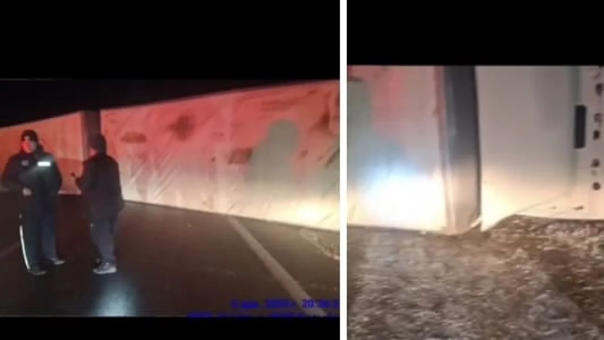 Фура опрокинулась и заблокировала движение на актюбинской трассе