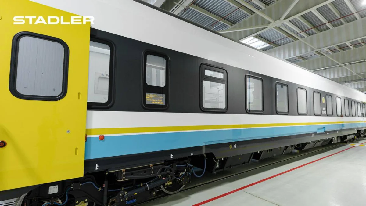 Нацперевозчик показал, как выглядит новый плацкартный вагон Stadler