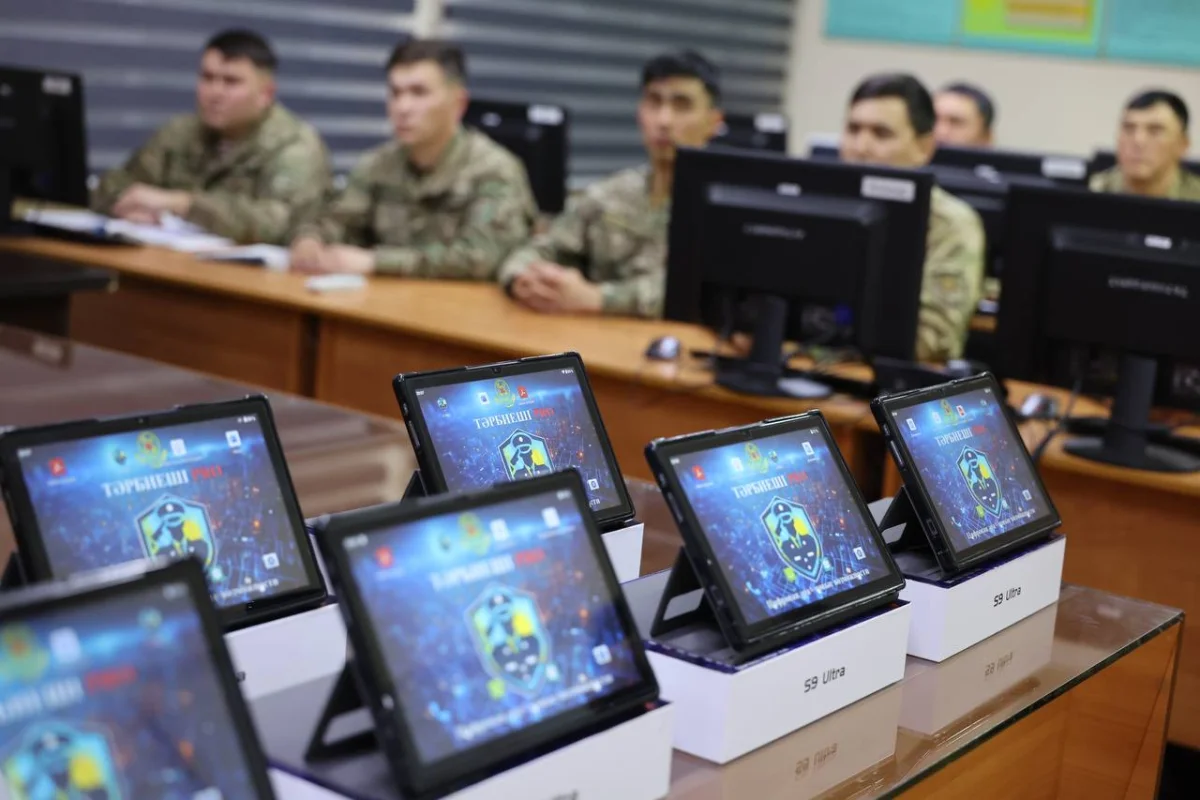 Ұлттық ұланның әскери тәрбиешілері бірегей мобильді қосымшаны тестілеуде