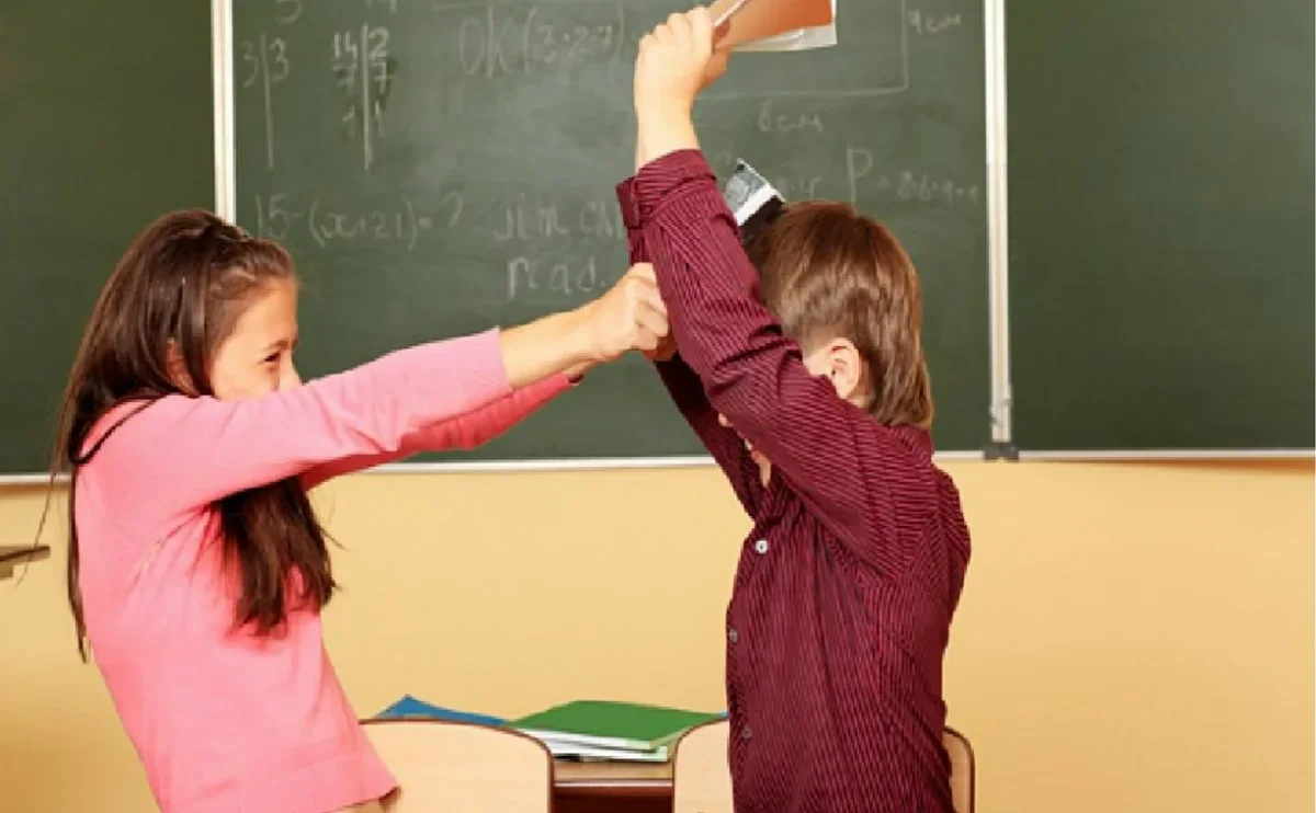 К травме позвоночника привел конфликт между двумя столичными школьниками