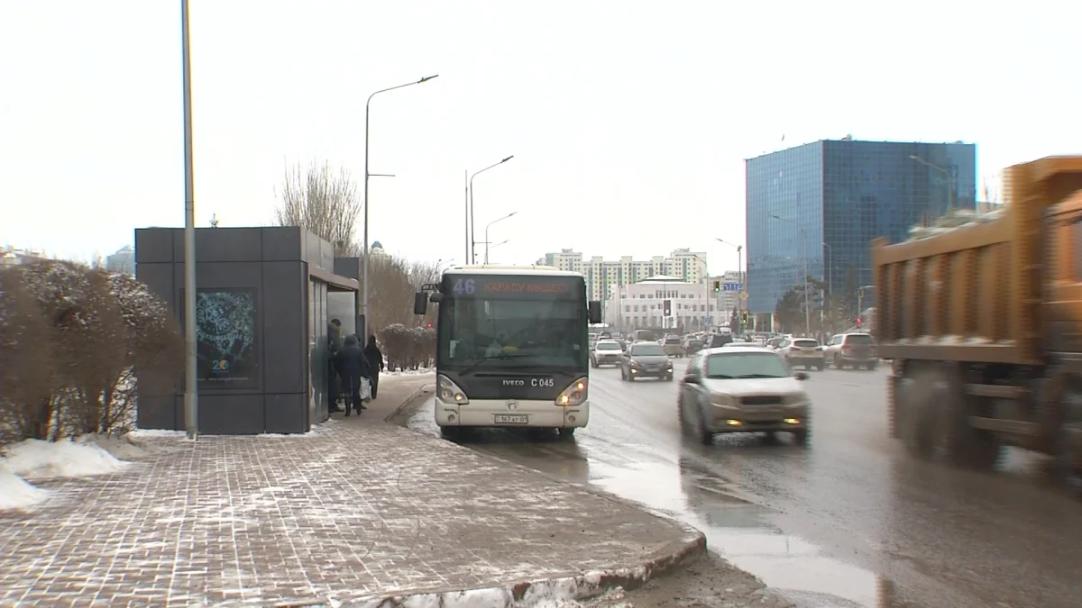 Жасөспірімдер автобус жүргізушісіне бұрыш баллонын шашып кеткен