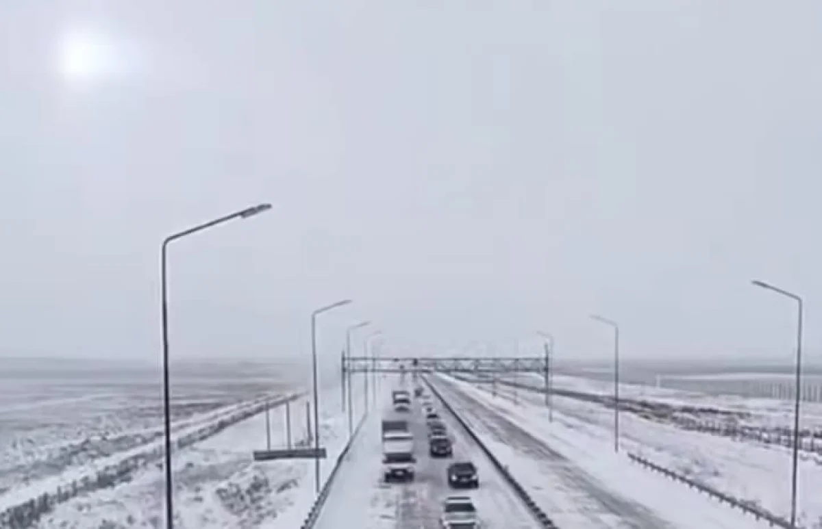 Дороги закрывают в семи регионах Казахстана из-за непогоды