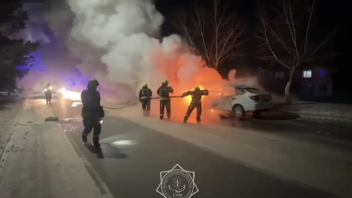 Автомобиль вспыхнул в Тоболе