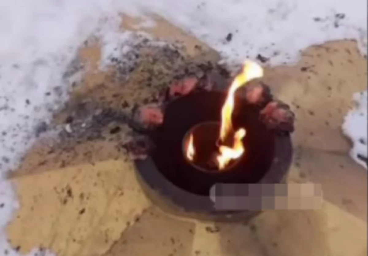 Мужчина арестован за жарку мяса у Вечного огня в Риддере (ВИДЕО)