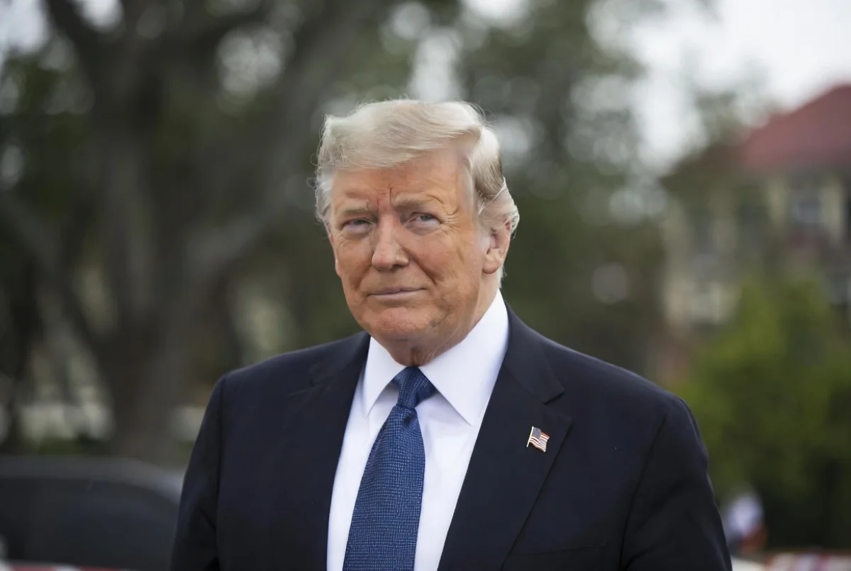 Трамп усиливает контроль: туристов обяжут раскрывать историю соцсетей перед въездом в США