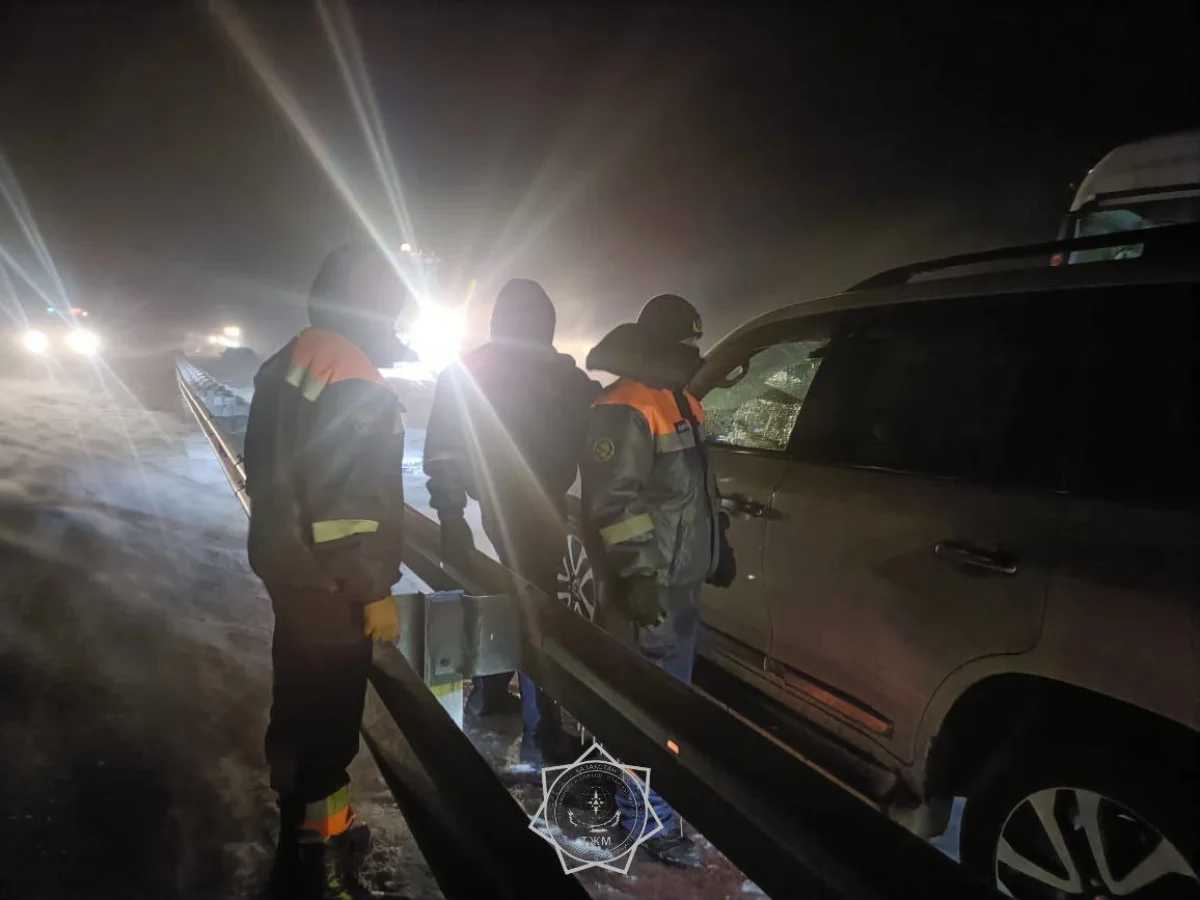 Қар құрсауында қалған тұрғындар құтқарылды