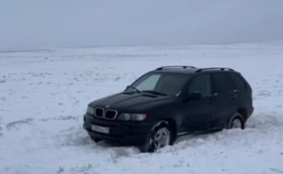 Путешествие по бездорожью закончилось вызовом спасателей в Мангистау