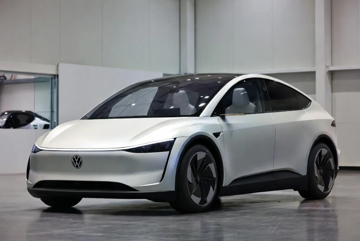 Volkswagen тестирует беспилотный автомобиль без руля и педалей