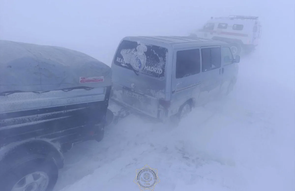 МЧС вытащило застрявших в сугробах граждан под Костанаем