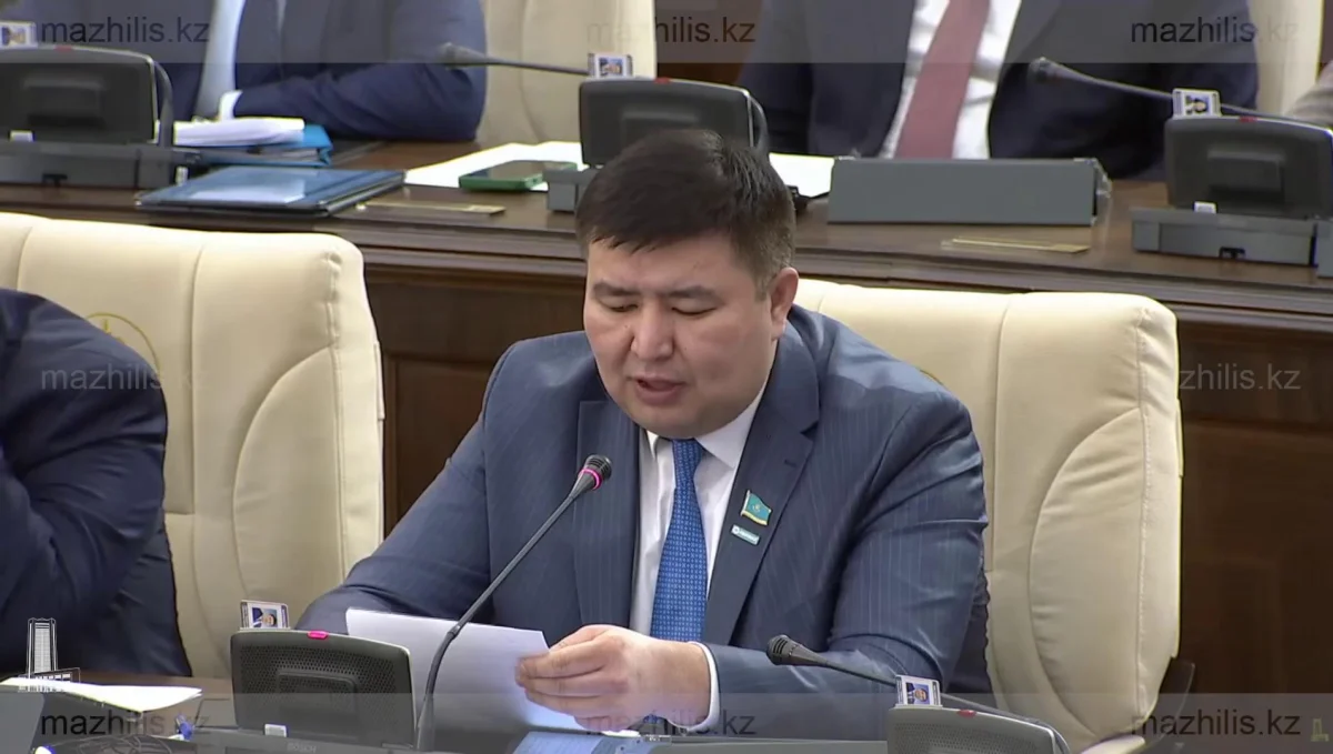 Депутаты требуют усилить контроль за безопасностью и правами водителей такси в Казахстане