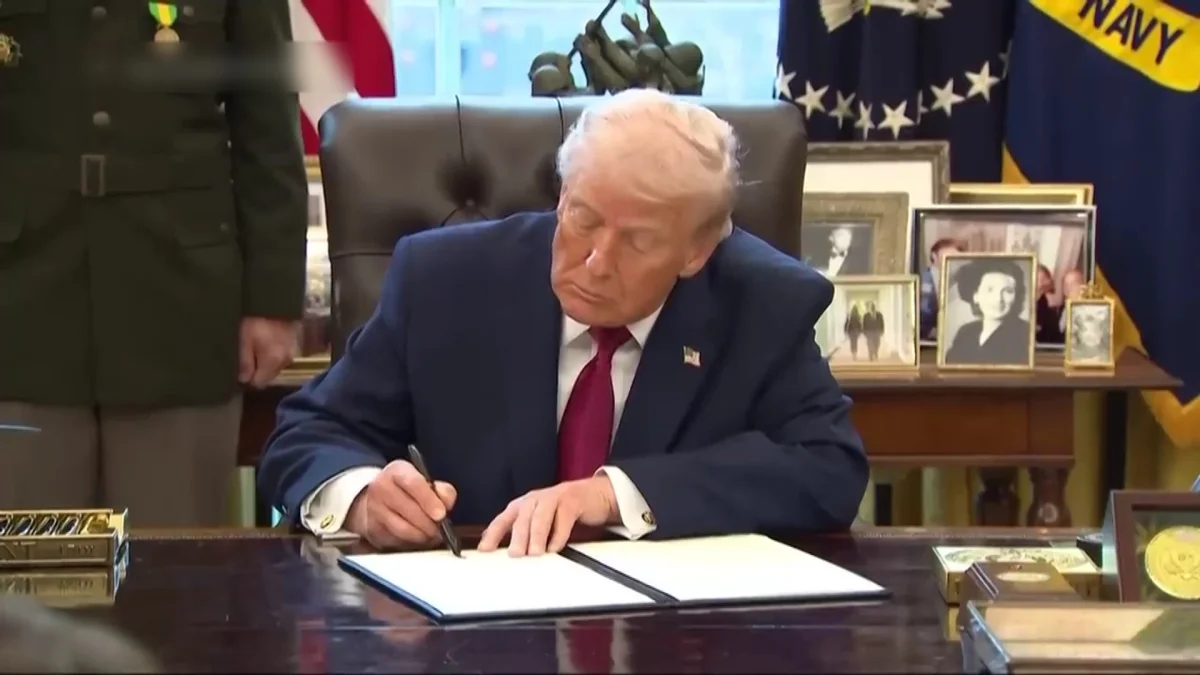 «Трамп – маскүнем» деп Ақ үйдің аппарат басшысы хабар таратты