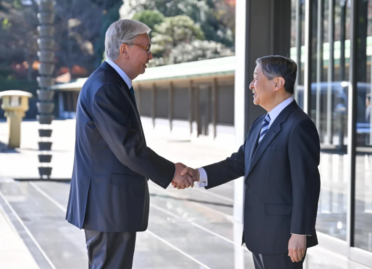 Президент Жапония сарайына барды