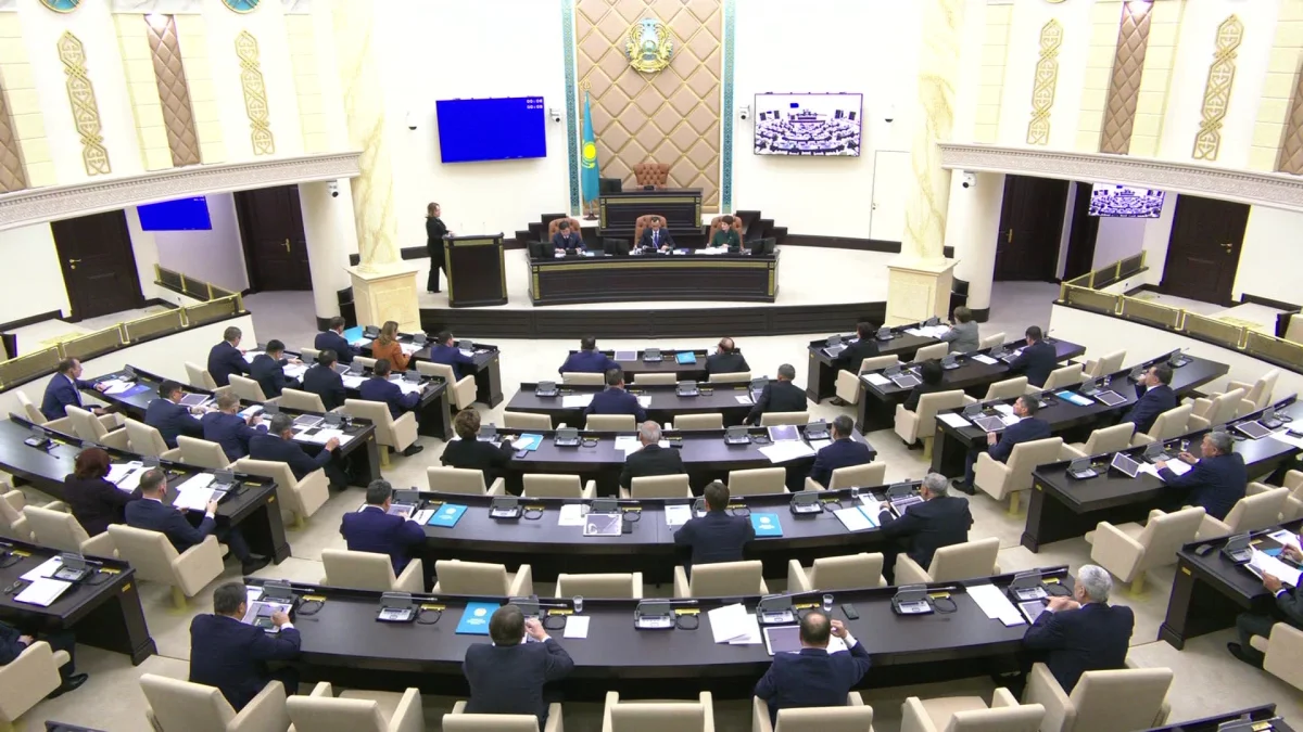 Сенат одобрил закон о запрете пропаганды ЛГБТ в Казахстане