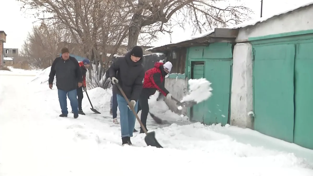 Более 150 студентов и 40 педагогов Саранского технического колледжа вышли на экологическую акцию «Таза бейсенбi»