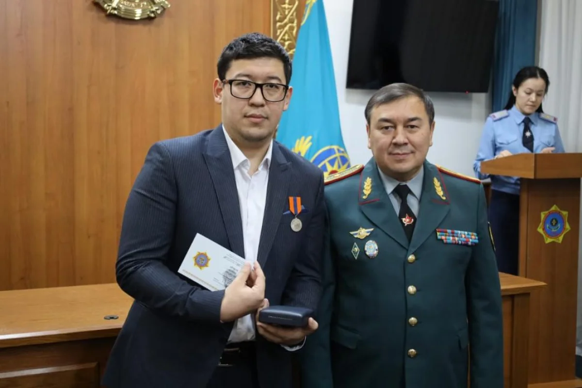 Жителя Астаны наградили медалью за спасение человека на реке Есиль